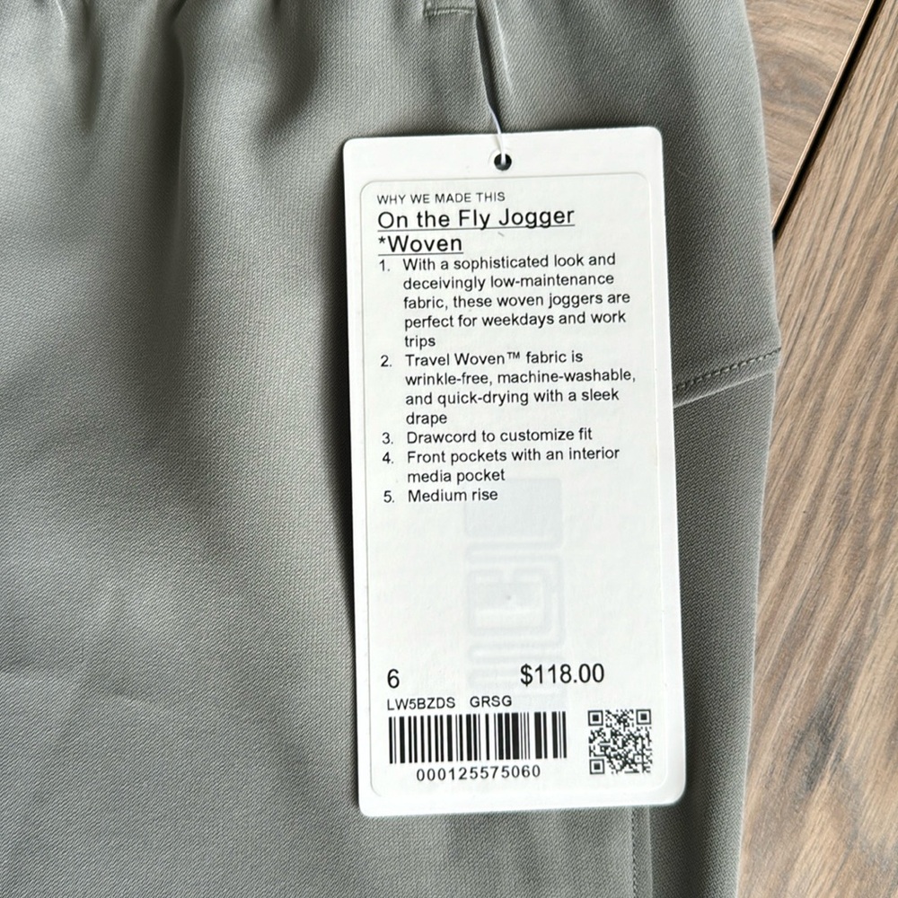 LULULEMON - On the Fly jogger, NWT!